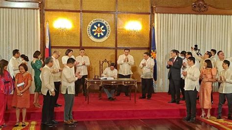 mga kalihim ng pilipinas 2023|P5.268 trilyong National Budget sa 2023, pirmado na ni .